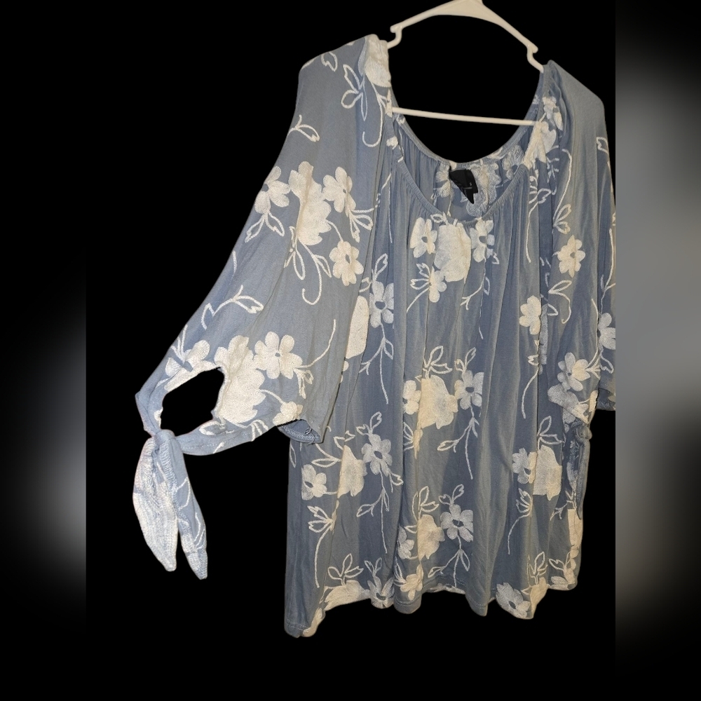 Liv Los Angeles Floral Women's Embroidered Blouse, 3X - Picture 3 of 8